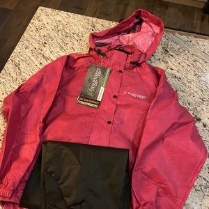 Frogg Toggs Women’s all purpose rain suit. Size Medium. Jacket & pants.